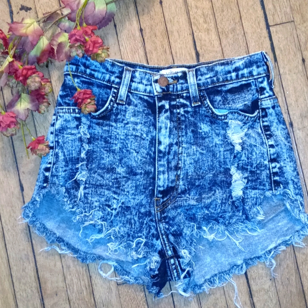 Vibrant M.U.I. High waisted shorts